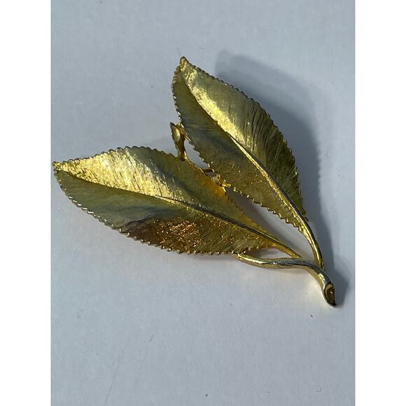 Vintage Double Leaf Brooch Pin Gold Toned Grannycore Old Money - Picture 1 of 6